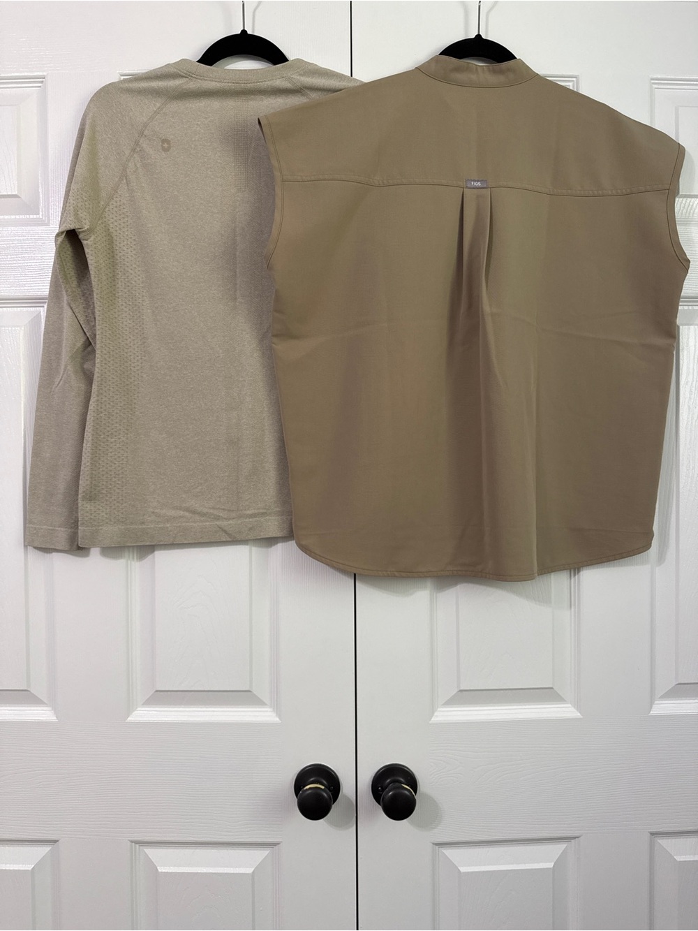 FIGS Rafaela Scrub Top M + Salta Seamless Underscrub L Khaki Tan Bundle - Picture 2 of 7